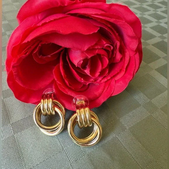 NWOT BaubleBar Interlocking Hoop Earrings - Picture 4 of 6